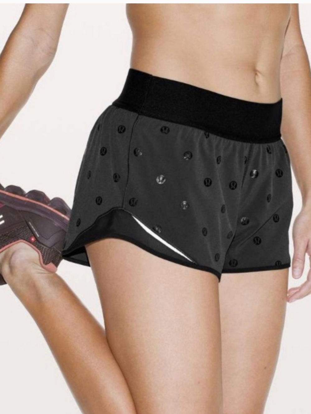 Lululemon Women's Black 4 in Hotty hot Athletic Shorts Like New Size 4